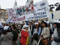 Centinaia e artigiani e piccoli imprenditori della Cna Viterbo e Civitavecchia ieri in piazza del Popolo a Roma per fare sentire la propria voce